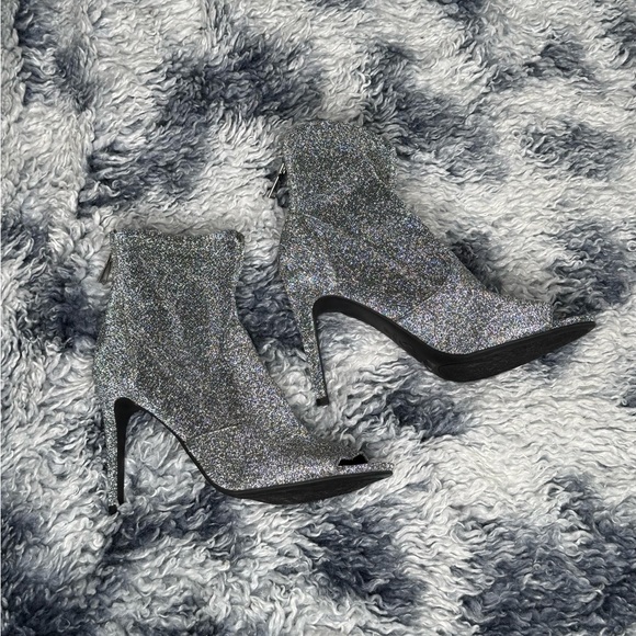 G by Guess Silver Shimmer Glitter Peep Toe Ankle Boot Bootie Heel Stiletto - Picture 1 of 8